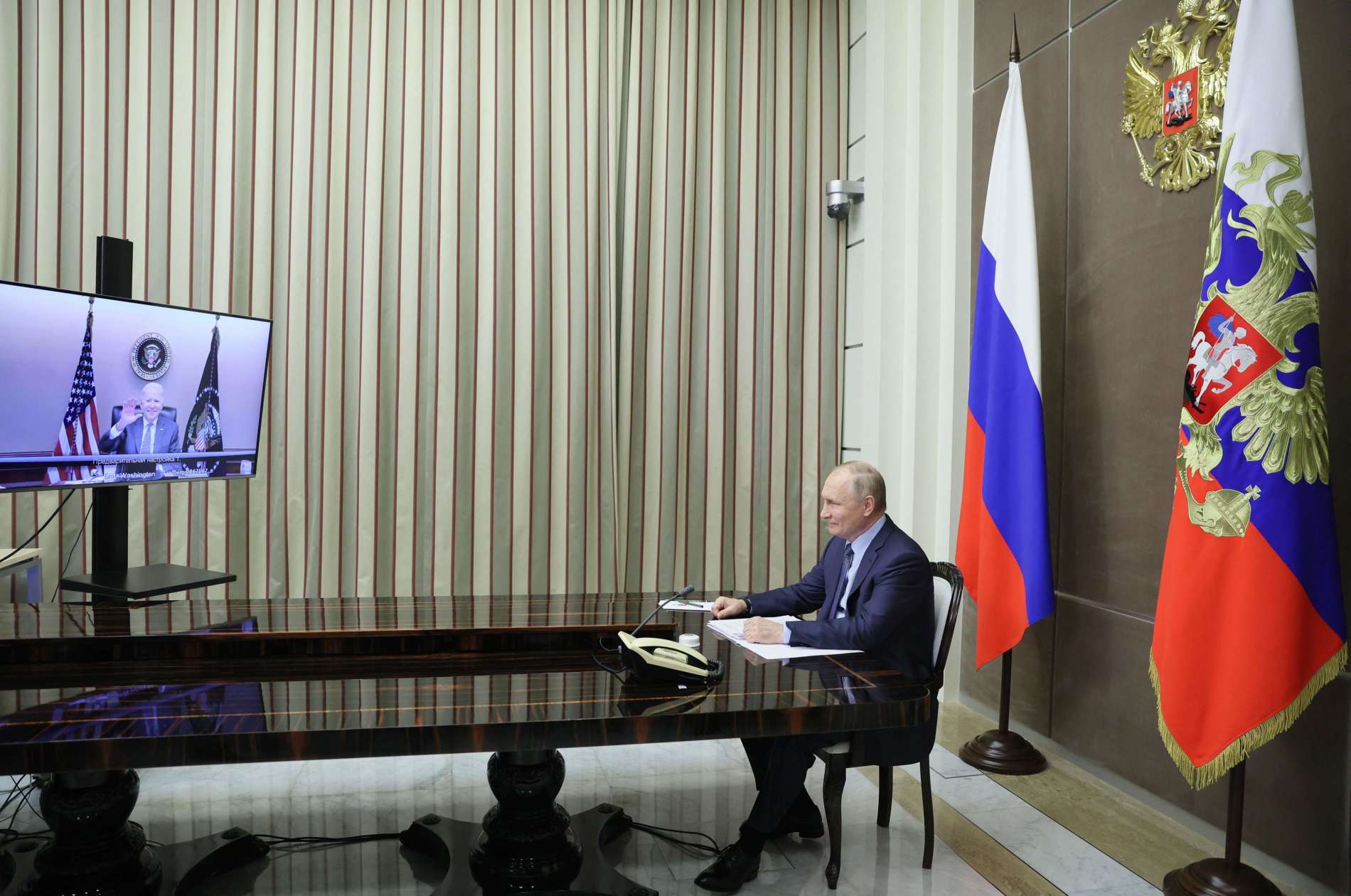 Zwei Stunden dauerte der Video-Gipfel zwischen Russlands Staatschef Wladimir Putin (r.) und seinem US-Kollegen Joe Biden. Positive Ergebnisse gab es jedoch keine.