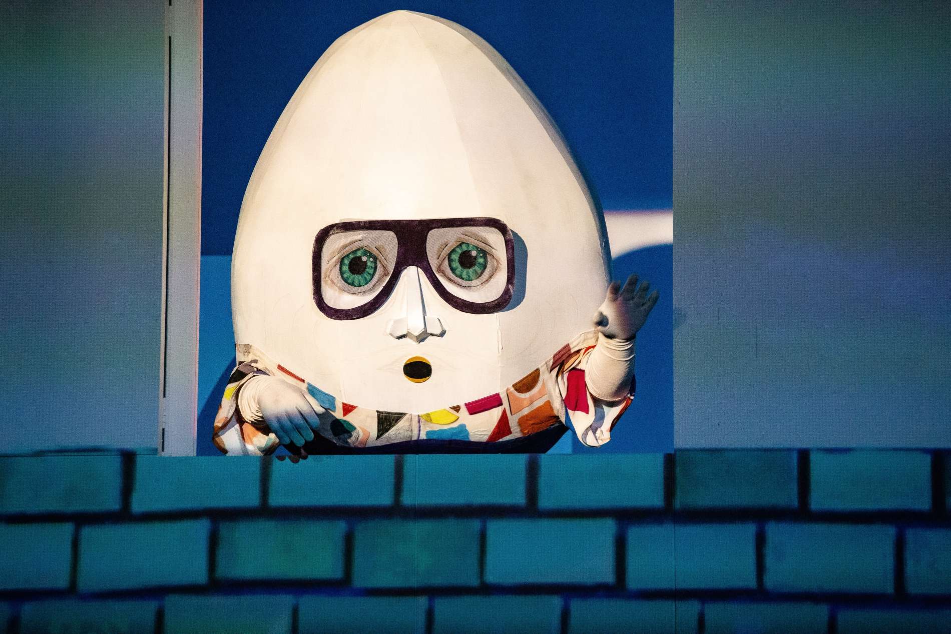 Humty Dumpty, als er noch ein faules Ei war. Aber steckt nicht in jedem noch so faulen Ei auch ein Rocker?