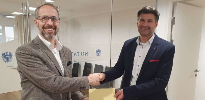 Voltlabor-Geschäftsführer Stefan Gaigg und Hochreiter-Geschäftsführer einigten sich auf die Erweiterung.