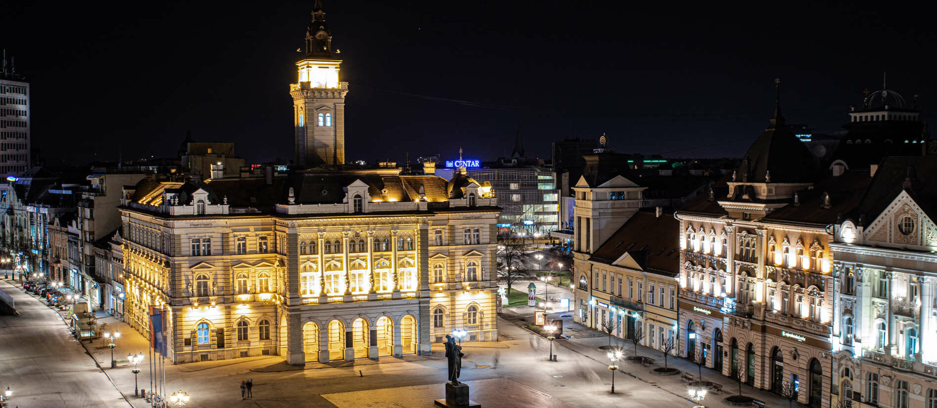Das 1895 erbaute Rathaus von Novi Sad in der Mitte der Stadt am Quadrat der Freiheit