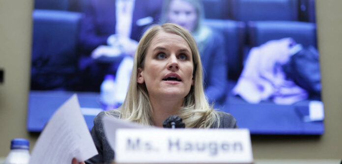 Whistleblowerin Frances Haugen bei einer Anhörung im Senat in Washington im Dezember: Transparentere Technologieriesen?