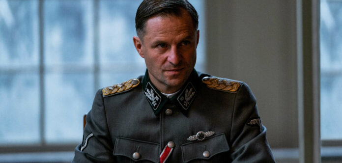 Reinhard Heydrich (Philipp Hochmair), Chef des Reichssicherheitshauptamts, Chef der Sicherheitspolizei und des SD.