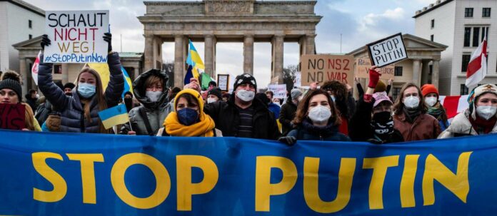 Ukraine-Demo in Berlin: Putin stoppen — aber wie?