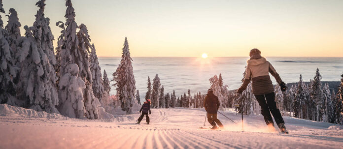 SkifahrenFamilieHochficht_OberoesterreichTourismusGmbHMoritz