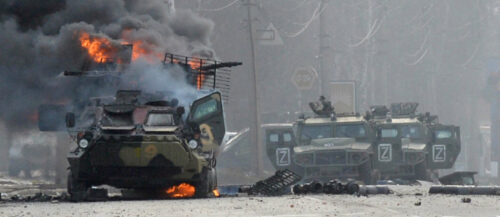 Es läuft nicht nach Plan für Putin: Ausgebrannter russischer Radpanzer bei Kharkiv.