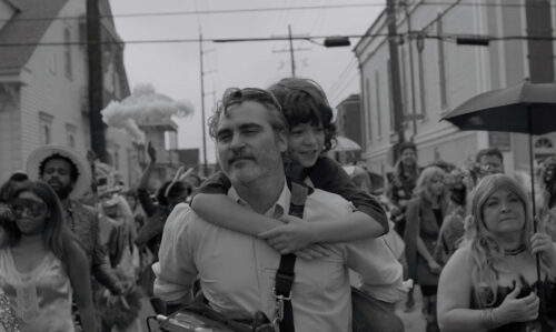 Joaquin Phoenix und Woody Norman als Onkel und Neffe beim Kennenlernen.