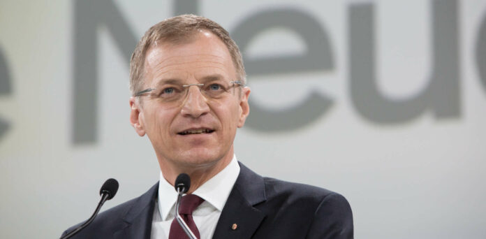 Am 1. April 2017 wurde Thomas Stelzer zum OÖVP-Landesparteiobmann gewählt, seit 6. April 2017 ist er auch Landeshauptmann von Oberösterreich. In beiden Funktionen folgte der nunmehr 55-Jährige auf Josef Pühringer nach.