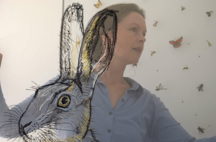 Dagmar Hochmayr-Neumann hat ihre eigene Technik: Die Nadelskizze auf Tüll zeigt einen Hasen.