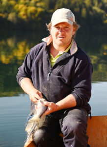 Für Postillion-Chef Peter Sichrowsky ist das Fischen am Millstätter See eine willkommene Auszeit.