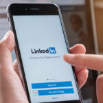 LinkedIn versteht sich als Business-Plattform, auf der sich Firmen und Personen gleichermaßen vernetzen.