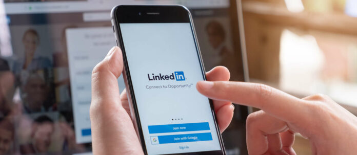 LinkedIn versteht sich als Business-Plattform, auf der sich Firmen und Personen gleichermaßen vernetzen.