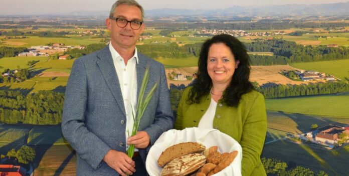 LK OÖ-Präsident Waldenberger und Landesbäuerin Haider. „Nachfrage nach unverfälschten landwirtschaftlichen Produkten steigt“.