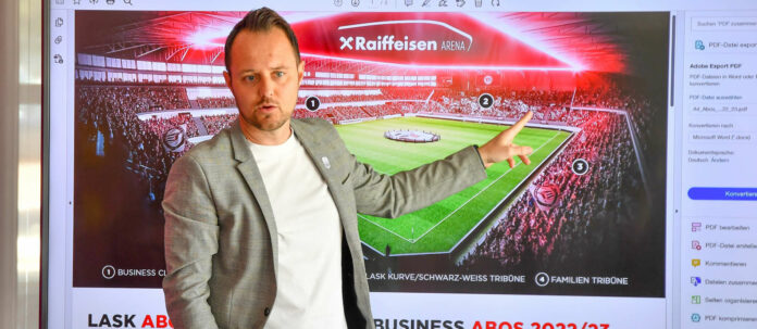 Stadion-Vermarkter Georg Hochedlinger präsentierte die Abo-Pakete für das neue Stadion.