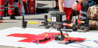 Fliegende Helfer für das Rote Kreuz: Bei jedem Einsatz der Suchhundestaffel wird auch das Drohnenteam mitalarmiert.