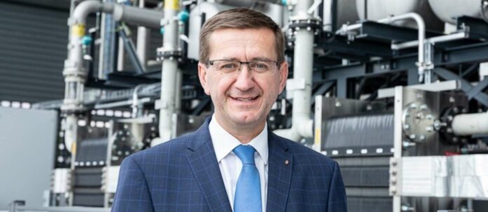 Wirtschafts-Landesrat Markus Achleitner fordert vom Bund Entlastung für energieintensive Unternehmen.