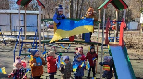 Das Waisenhaus Malatko in Ternopil beherbergt 85 Kinder, darunter auch zwei, die bewegungsunfähig an Maschinen hängen und fünf unter Einjährige mit Down-Syndrom.