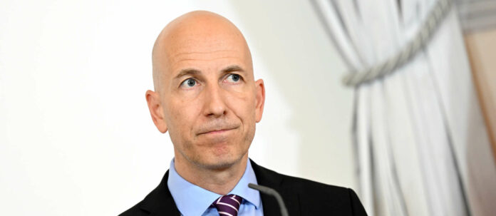 Arbeitsminister Martin Kocher hält eine Verlängerung der Kurzarbeit-Regelung für nötig