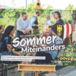 OÖVP-Landesgeschäftsführer Florian Hiegelsberger und Bürgermeisterin Martina Schlöglmann (Sigharting) stellten gestern die OÖVP-Kampagne „Sommer des Miteinanders“ vor.