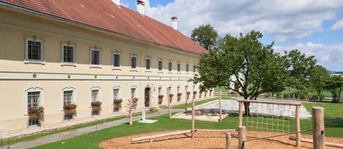 Der renovierte Sumerauerhof in St. Florian: Drinnen bäuerliches Leben und Kunst, draußen Ort für Seelenbaumelei und Feste