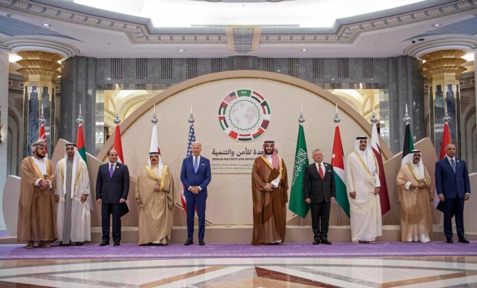 Die Beziehungen zwischen USA und Saudi-Arabien sind noch angespannt, wie dieses Bild von US-Präsident Joe Biden (l.)und dem saudischen Kronprinzen Mohammed bin Salman vermuten lässt.