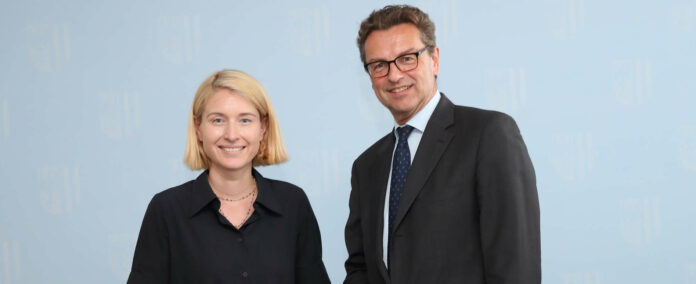 LH-Stv. Christine Haberlander und OÖG-Geschäftsführer Franz Harnoncourt freuen sich über das Projektergebnis