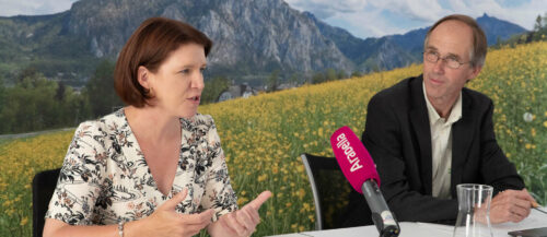 Agrar-Landesrätin Michaela Langer-Weninger mit Wolfgang Winkler, Landesdirektor der Österreichischen Hagelversicherung.