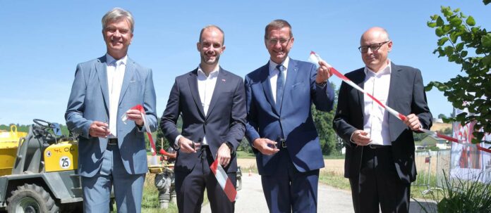 Steinecker, Tursky, Achleitner und Wachutka zündeten in Meggenhofen den Breitband-Turbo