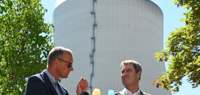 Gruppenbild mit Reaktor: CDU-Vorsitzender Merz (links) und Bayerns Ministerpräsident Söder (CSU) setzen auf Atomkraft.