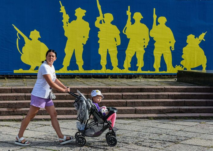 Trotz der ständigen Bedrohung haben sich viele Ukrainer so etwas wie einen normalen Alltag bewahrt.