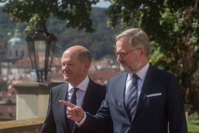 Olaf Scholz (links) und Petr Fiala beim Treffen in Prag.