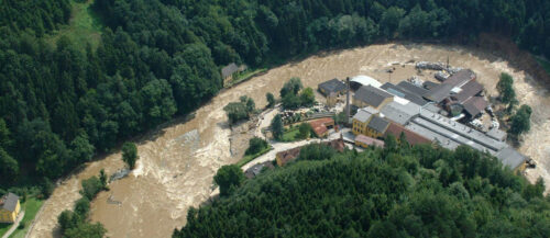 Drei Viertel der oö. Gemeinden waren 2002 von der Jahrhundert-Flut betroffen. Im Bild eine Luftaufnahme aus dem Bezirk Perg.