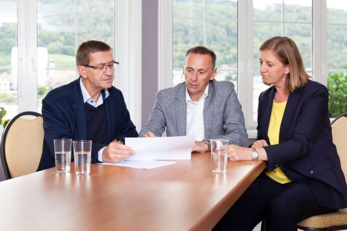 Gemeinsam fordern die Wirtschaftslandesräte von Oberösterreich, Niederösterreich und der Steiermark: Markus Achleitner, Jochen Danninger und Barbara Eibinger-Miedl einen Schutzschirm für den Wirtschaftsstandort.