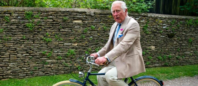 Seine Majestät fährt gerne Rad und ist auch sonst äußerst umweltbewusst unterwegs.