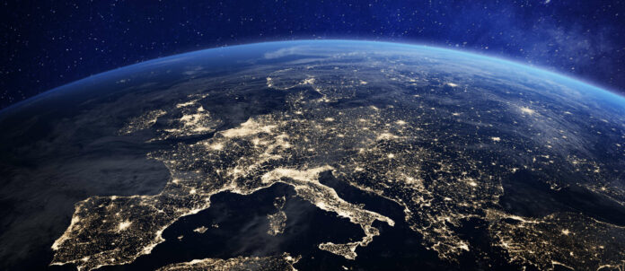 Europa bei Nacht — von finster kann keine Rede sein. Ein Statement gegen Lichtverschmutzung setzt die Earth Night.
