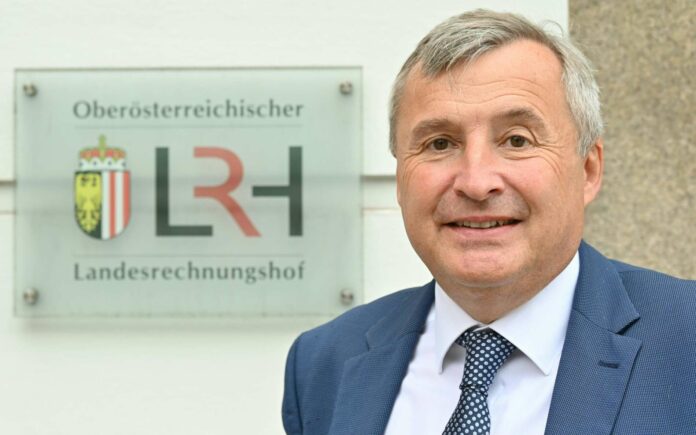 Yeni ooo.  Devlet Denetleme Dairesi Müdürü Rudolf Hoscher, nüfus için faydaları göstermek istiyor.