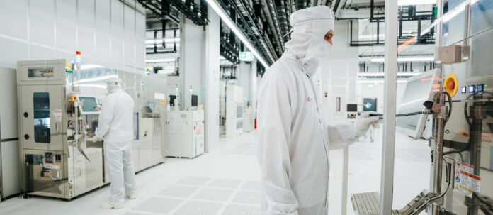 Reinraum der neuen High Tech-Fabrik in Villach, die im September 2021 um 1,6 Milliarden Euro fertiggestellt wurde.