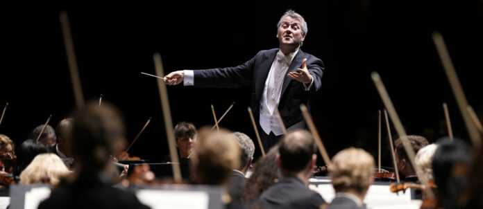 Das Bruckner Orchester und sein Chefdirigent Markus Poschnergeben zwei Konzerte in Seoul.