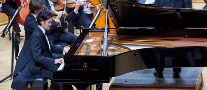 Jae-Hyuck Cho hervorragend am Piano, Markus Poschner & Bruckner Orchester im Beifallsgenuss