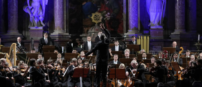 Groß(artig)e Besetzung: das Bruckner Orchester unter seinem Chefdirigenten Markus Poschner