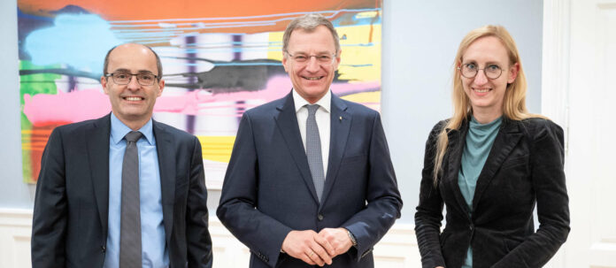 V. l.: David Pfarrhofer (Market), Landeshauptmann Thomas Stelzer und Kulturdirektorin Margot Nazzal