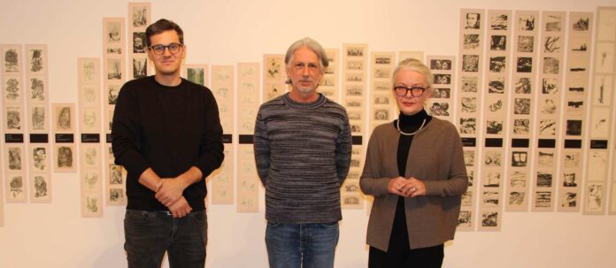Die Ausstellungsmacher Georg Hofer, Thomas Pauli und Stifterhaus-Direktorin Petra-Maria Dallinger