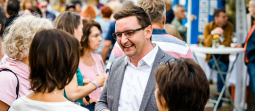 Karl-Heinz Koll, erster ÖVP-Bürgermeister in der Stadt Traun, setzt auf das Miteinander mit Kollegen und Bürgern.