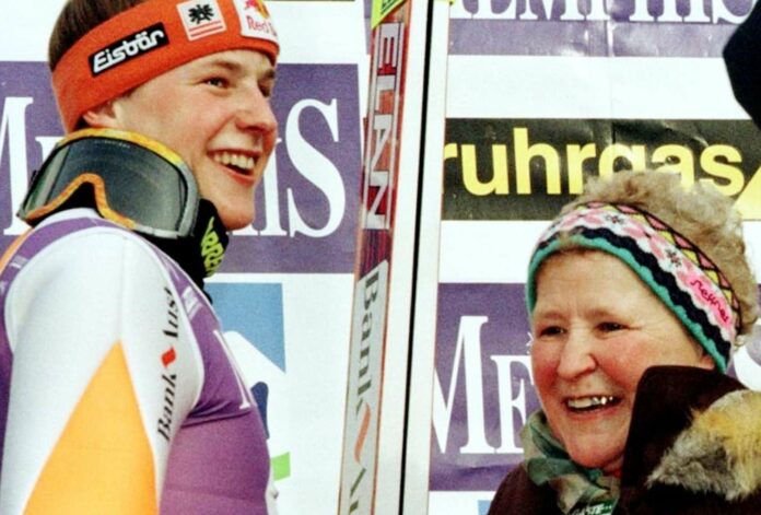Andi Goldberger (l.) als Skiflug-Weltmeister 1996. Während er seinen heurigen 50er eher leise feiert, lässt „Goldi“ seine Mutter (r.) zum 80er am Freitag so richtig hochleben.