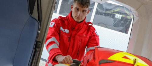 Maximilian See aus Marchtrenk ist einer von mehr als 630 Zivil- dienern, die pro Jahr beim Roten Kreuz im Einsatz sind.