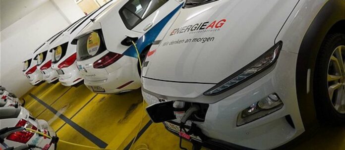 57-E-Autos zählt der Fuhrpark der Energie AG, an 350 öffentlichen Ladepunkten der Energie AG können Lenker von E-Fahrzeugen derzeit in OÖ Strom „tanken“.