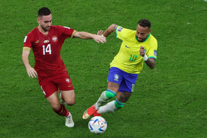 Neymar (r.) steht heute gegen Südkorea erstmals seit dem Auftaktspiel wieder im Kader der „Selecao“.