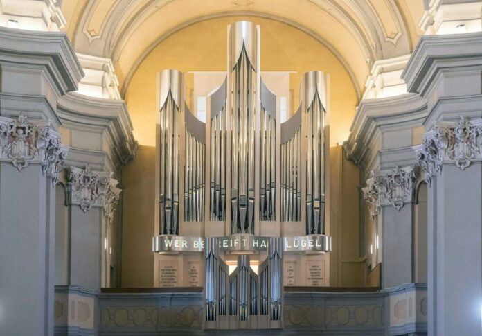 VALIE EXPORT reiste zur gestrigen Präsentation der neuen Orgel an.