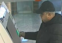 Mit den gestohlenen Bankomatkarten behob der Täter Bargeld.