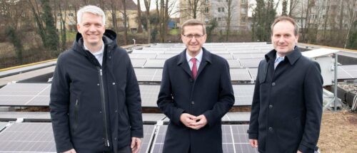 V. l.: Josef Siligan (Linz AG-Vorstandsdirektor Energie), Wirtschafts- und Energielandesrat Markus Achleitner und ÖAMTC-Landesdirektor Harald Großauer.