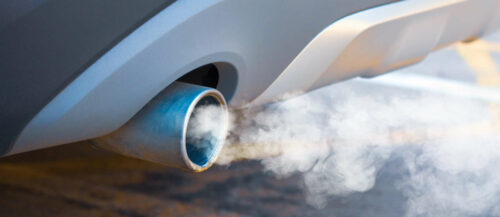 Abgase von Autos sind sowohl für die Umwelt, als auch für das Klima eine Belastung.